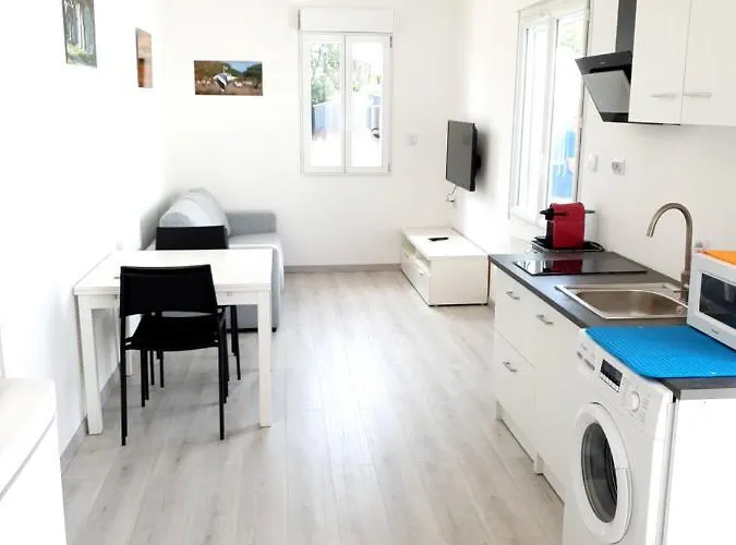 Beau Avec Terrasse, Jacuzzi Et Terrain De Petanque Privatif A 5 Minutes De La Nyaraló